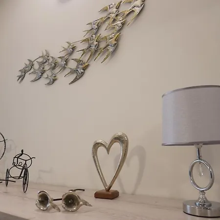 Theo & Ms Luxurious Apt Kos-stad
